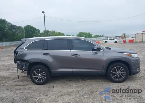 2019 Toyota Highlander Xle z USA, uszkodzony, nr VIN 5TDKZRFH3KS567304